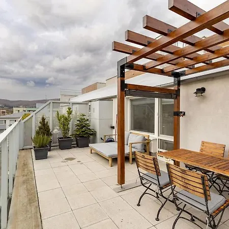 Nobelova Terrace Bliss Daire *